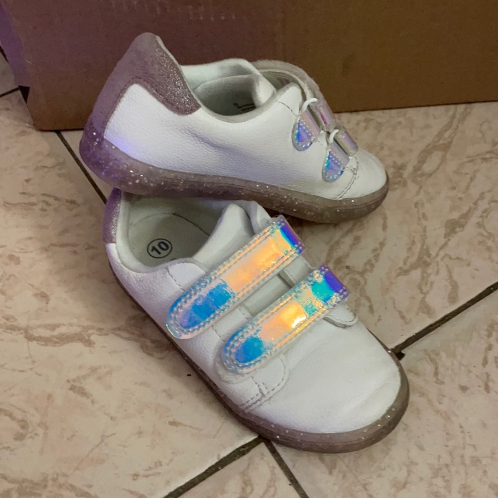 Girls sneakers
